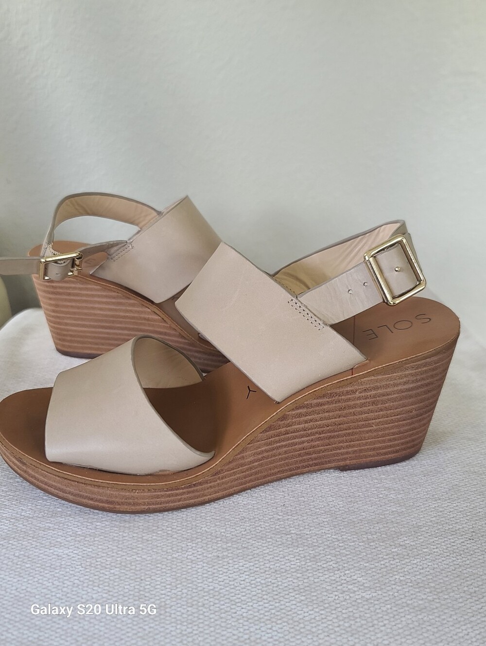 Sole Society Beige Leather Wedge Sandals with Gold Buckle